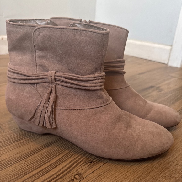 Fergalicious by Fergie BoHo booties - Picture 1 of 8